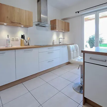 Modern House's - Swimming Pools Ac And Garage - Benakey Semesterbostad